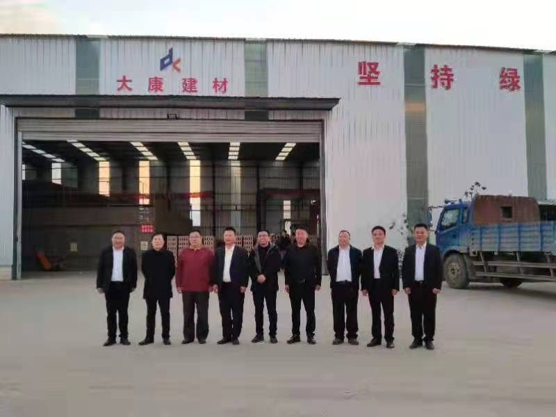 河南省磚瓦窯行業(yè)綠色發(fā)展協(xié)會(huì)、河南省生態(tài)環(huán)境廳綠色發(fā)展部攜行業(yè)**專家蒞臨河南亞新窯爐有限公司進(jìn)行現(xiàn)場(chǎng)考察