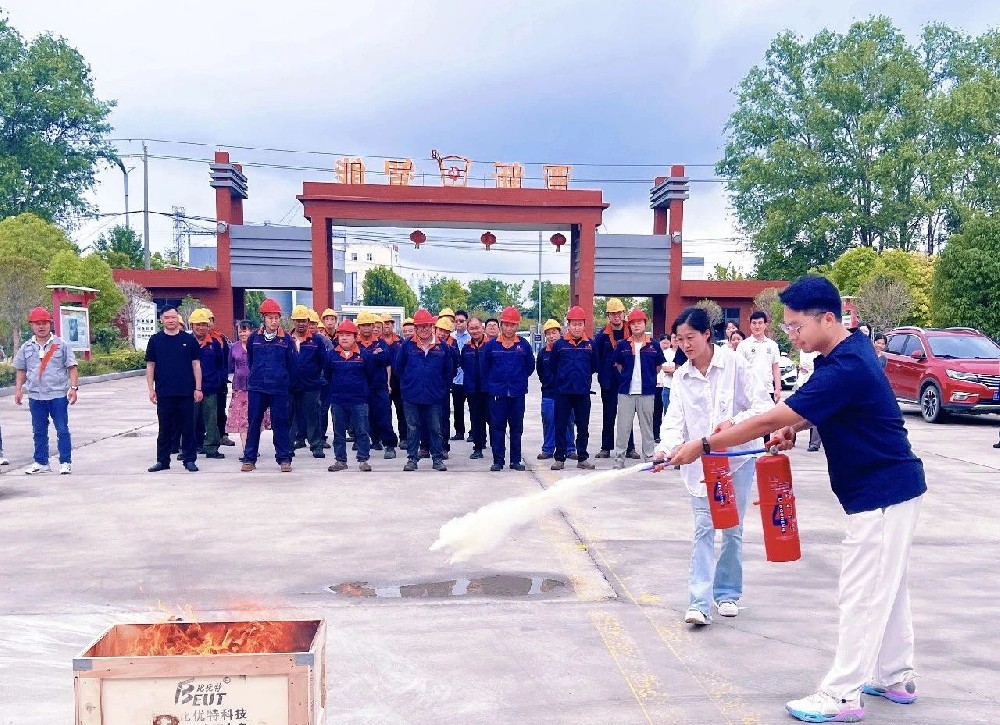 亞新公司開展消防應(yīng)急演練，筑牢安全生產(chǎn)防線